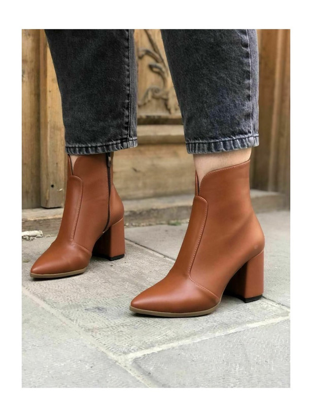 نیم بوت پاشنهدار زنانه مدل کلاسیک – شیک، راحت و مقاوم