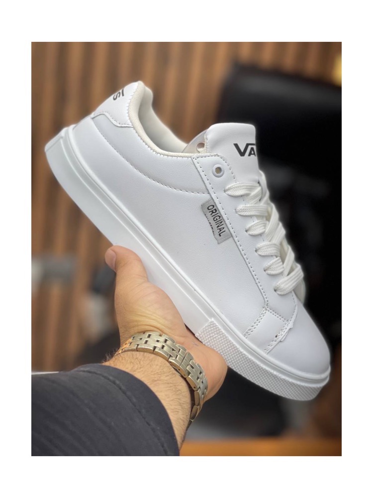 کفش اسپرت مشکی مدل Vans کلاسیک مناسب استفاده روزمره